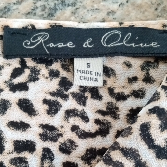 Rose & Olive Brown Tan Sleeveless Blouse - Picture 8 of 9